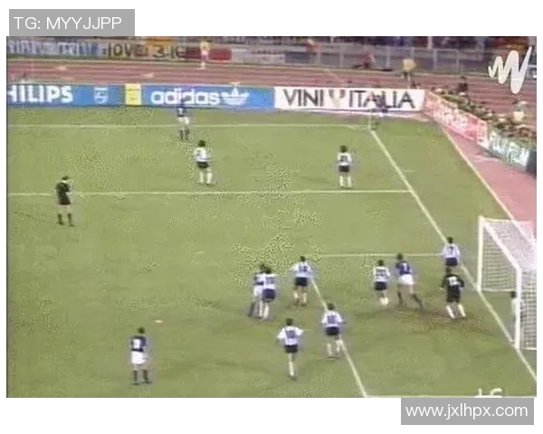 从球场到传奇：盘点足球巨星成长之路与背后故事