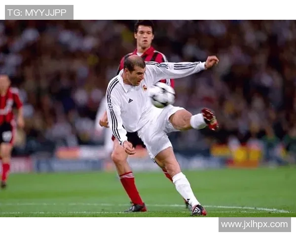 全球足球传奇球星排名前十名深度解析，谁才是史上最伟大的球员