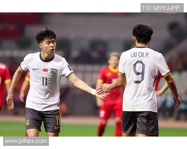 八号球星带领中国足球崭新突破助力国足走向国际舞台