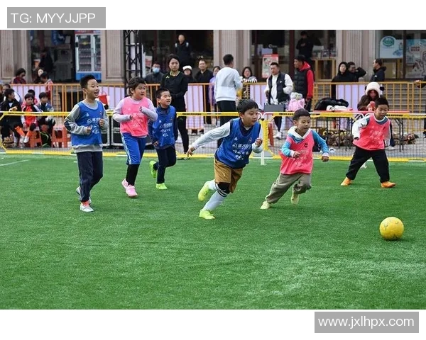 可乐携手足球球星燃动绿茵点燃激情释放青春活力